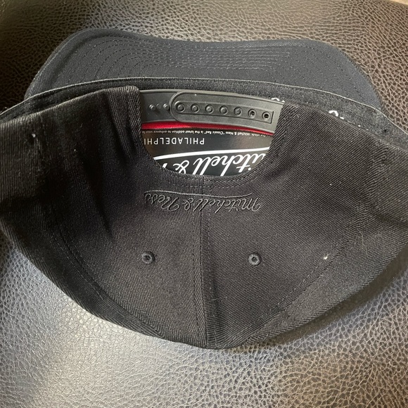 Mitchell & Ness black color snapback Hat - Picture 2 of 2